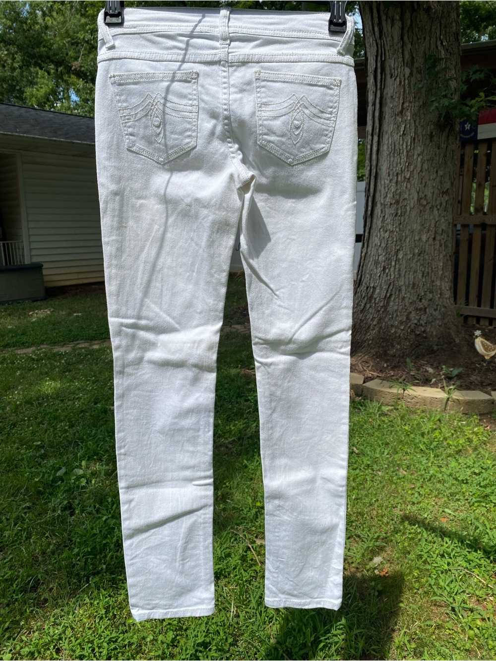 So White Skinny Jeans - Back Pocket Stitch Detail